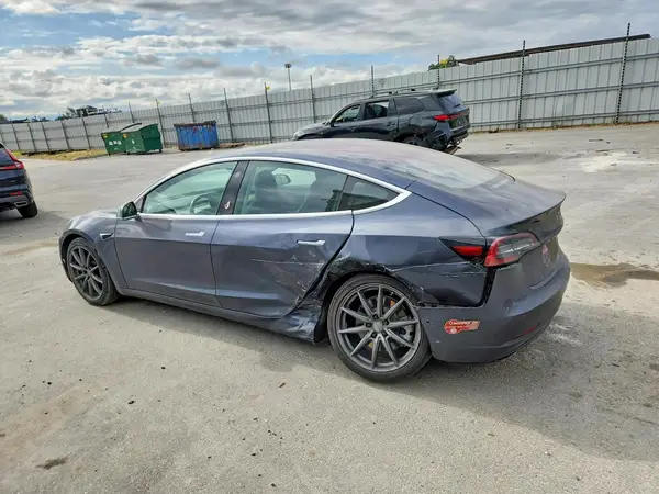 5YJ3E1EAXJF046461 2018 TESLA MODEL 3 - Image 2