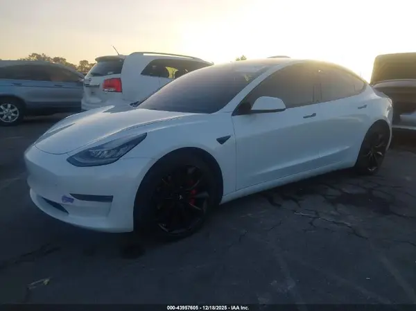 5YJ3E1EAXJF052518 2018 TESLA MODEL 3 - Image 2