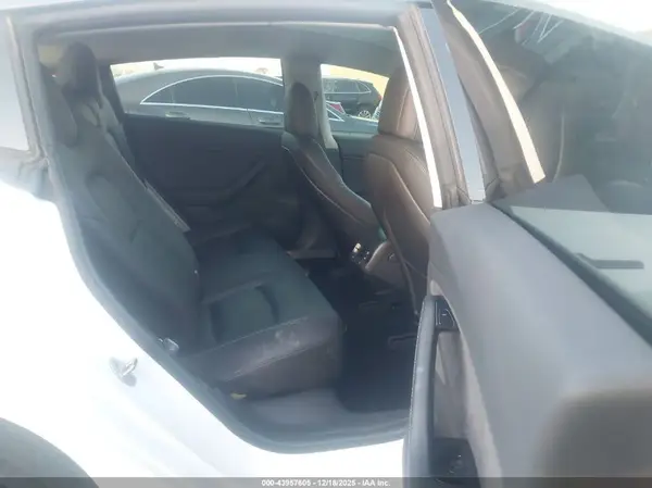 5YJ3E1EAXJF052518 2018 TESLA MODEL 3 - Image 8