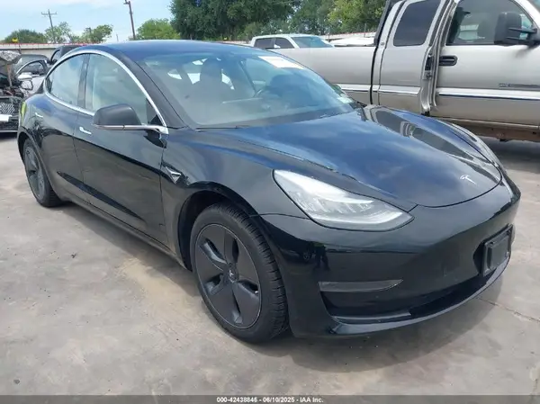 5YJ3E1EAXJF057377 2018 TESLA MODEL 3 - Image 1