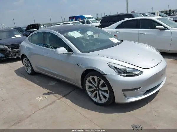 5YJ3E1EAXJF060683 2018 TESLA MODEL 3 - Image 1