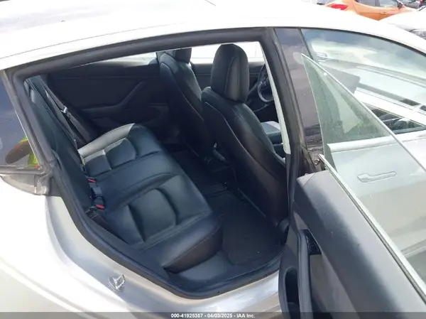 5YJ3E1EAXJF060683 2018 TESLA MODEL 3 - Image 8