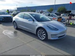 5YJ3E1EAXJF061297 2018 TESLA MODEL 3