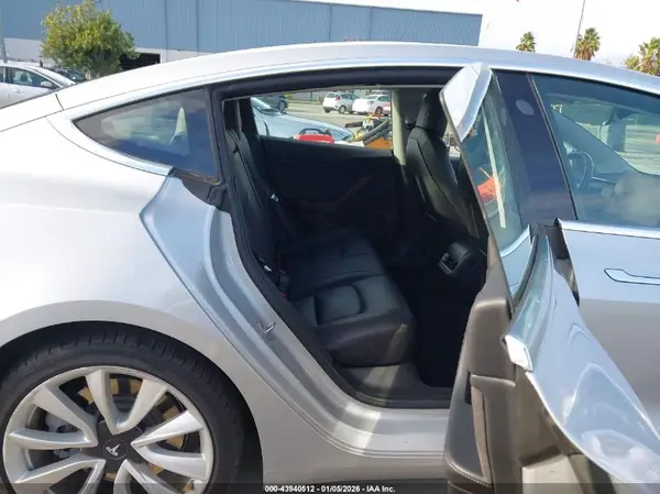 5YJ3E1EAXJF061297 2018 TESLA MODEL 3 - Image 8