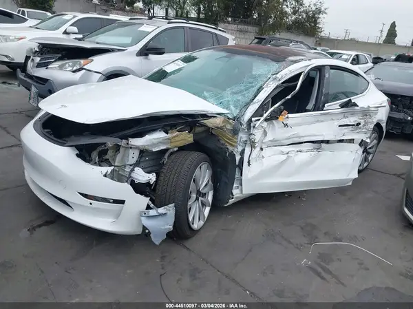 5YJ3E1EAXJF062420 2018 TESLA MODEL 3 - Image 2