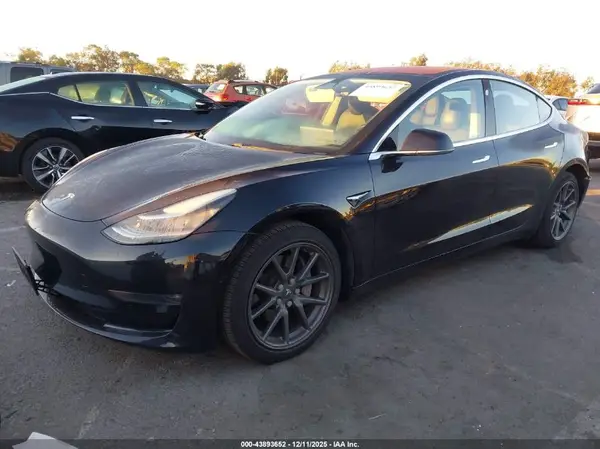 5YJ3E1EAXJF070985 2018 TESLA MODEL 3 - Image 2