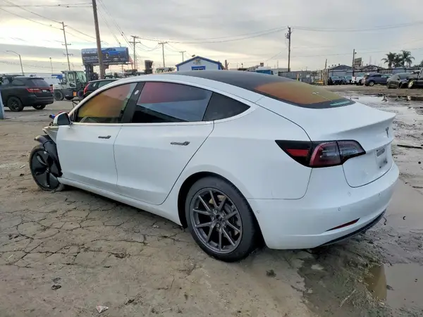 5YJ3E1EAXJF076186 2018 TESLA MODEL 3 - Image 2