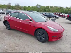 5YJ3E1EAXJF095742 2018 TESLA MODEL 3