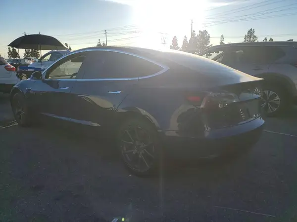 5YJ3E1EAXJF102687 2018 TESLA MODEL 3 - Image 2