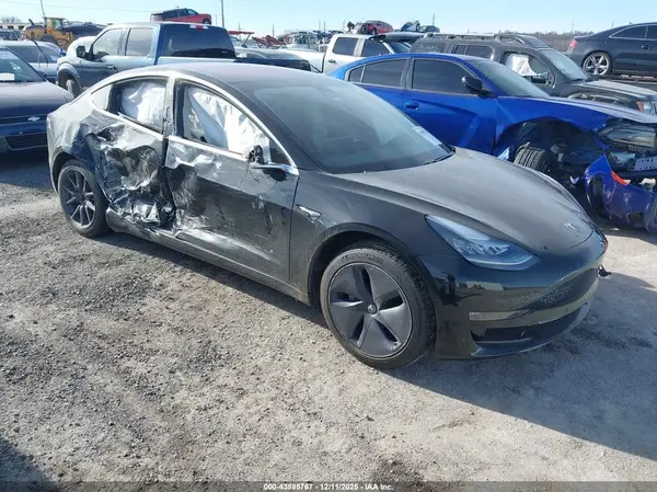 5YJ3E1EAXJF122860 2018 TESLA MODEL 3 - Image 1