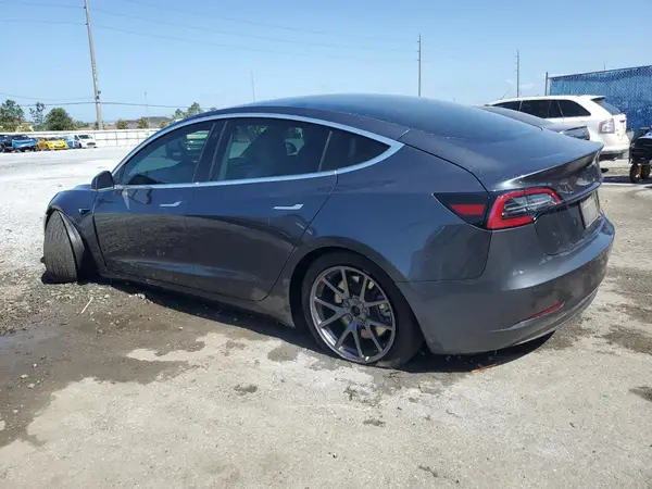 5YJ3E1EAXJF157916 2018 TESLA MODEL 3 - Image 2