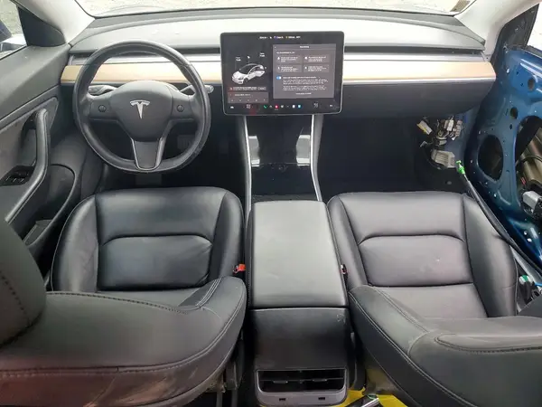 5YJ3E1EAXJF160556 2018 TESLA MODEL 3 - Image 8