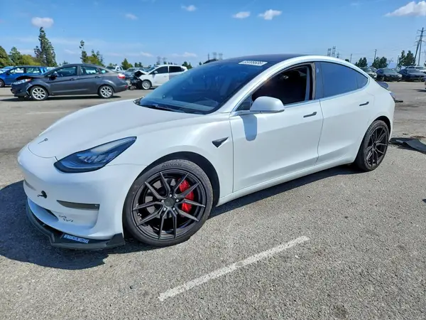 5YJ3E1EAXJF164767 2018 TESLA MODEL 3