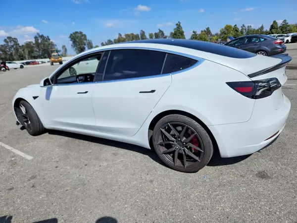 5YJ3E1EAXJF164767 2018 TESLA MODEL 3 - Image 2