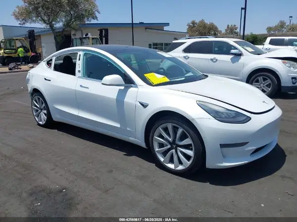 5YJ3E1EAXJF164834 2018 TESLA MODEL 3 - Image 1