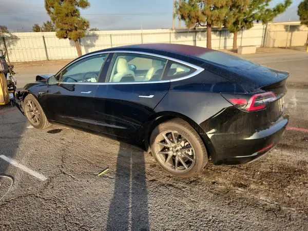5YJ3E1EAXJF166437 2018 TESLA MODEL 3 - Image 2