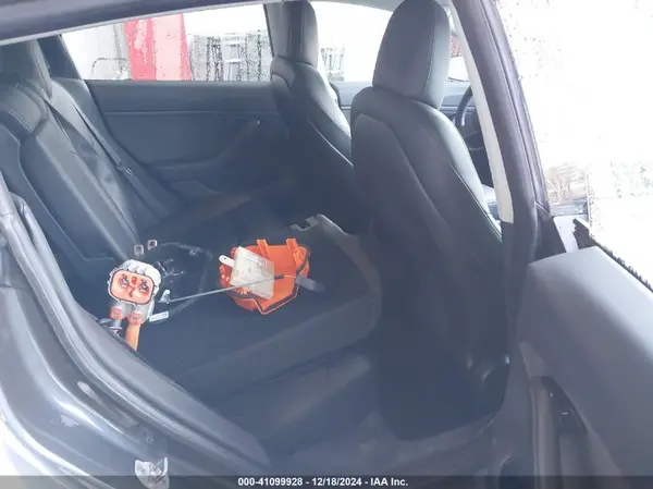 5YJ3E1EAXKF298387 2019 TESLA MODEL 3 - Image 8