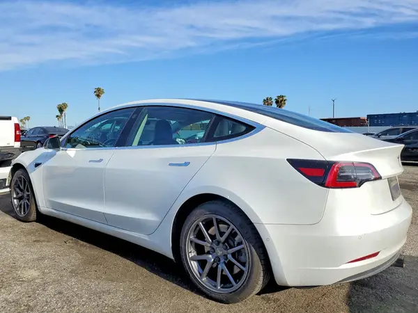 5YJ3E1EAXKF300297 2019 TESLA MODEL 3 - Image 2