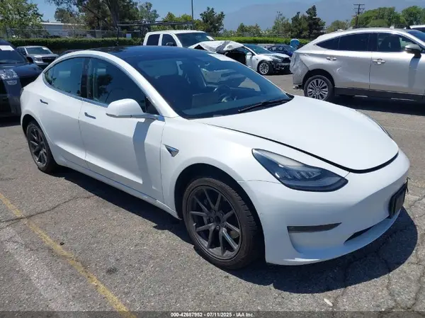 5YJ3E1EAXKF309758 2019 TESLA MODEL 3 - Image 1