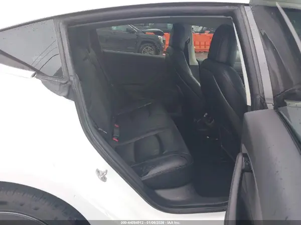 5YJ3E1EAXKF310120 2019 TESLA MODEL 3 - Image 8