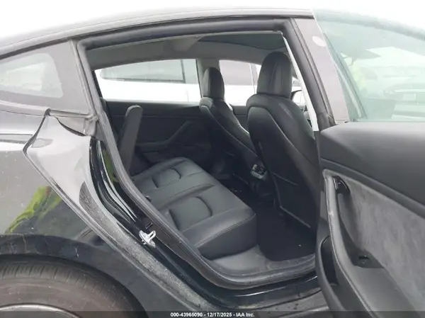 5YJ3E1EAXKF397811 2019 TESLA MODEL 3 - Image 8