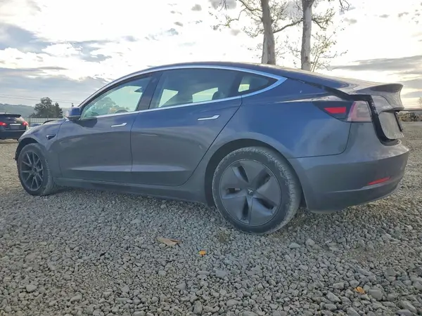 5YJ3E1EAXKF400142 2019 TESLA MODEL 3 - Image 2
