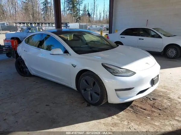 5YJ3E1EAXKF484916 2019 TESLA MODEL 3 - Image 1