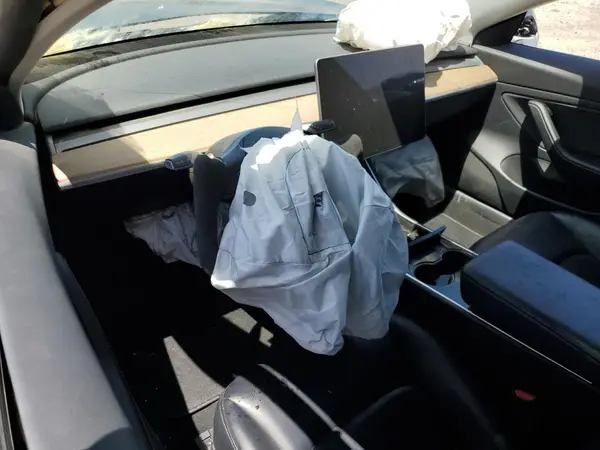 5YJ3E1EAXKF529806 2019 TESLA MODEL 3 - Image 8