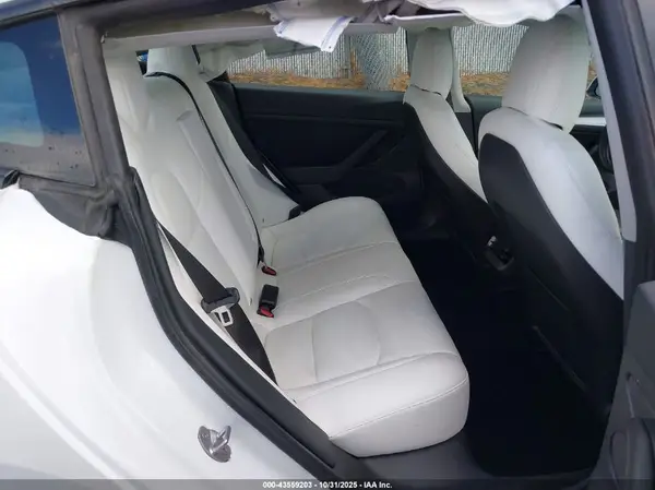 5YJ3E1EAXMF020558 2021 TESLA MODEL 3 - Image 8