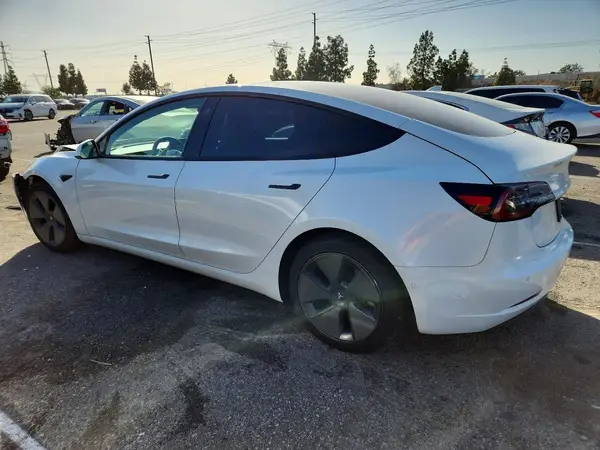 5YJ3E1EAXMF021385 2021 TESLA MODEL 3 - Image 2
