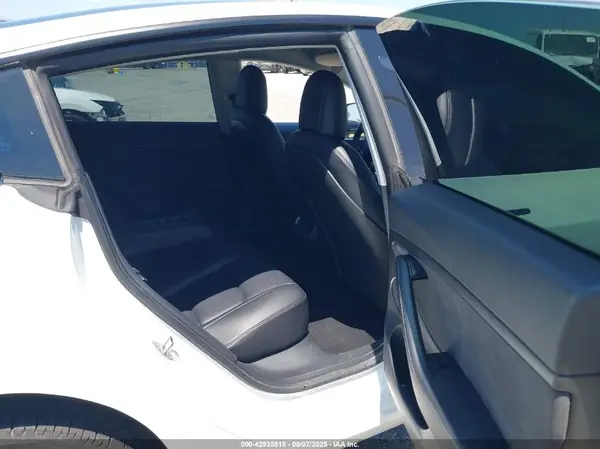 5YJ3E1EAXMF028403 2021 TESLA MODEL 3 - Image 8
