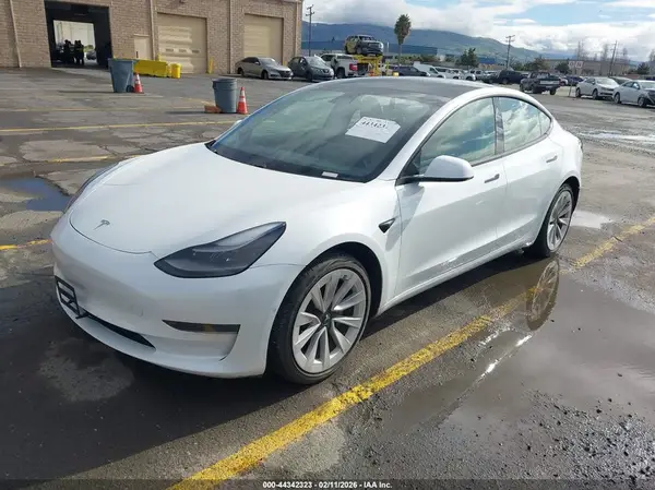 5YJ3E1EAXMF057030 2021 TESLA MODEL 3 - Image 2