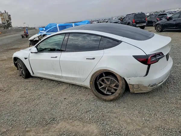 5YJ3E1EAXMF067685 2021 TESLA MODEL 3 - Image 2