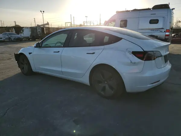 5YJ3E1EAXMF074913 2021 TESLA MODEL 3 - Image 2