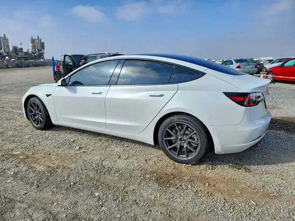 5YJ3E1EAXMF077374 2021 TESLA MODEL 3 - Image 2