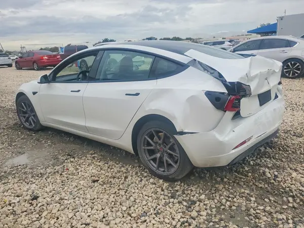 5YJ3E1EAXMF083532 2021 TESLA MODEL 3 - Image 2