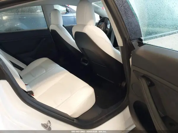 5YJ3E1EAXMF087063 2021 TESLA MODEL 3 - Image 8