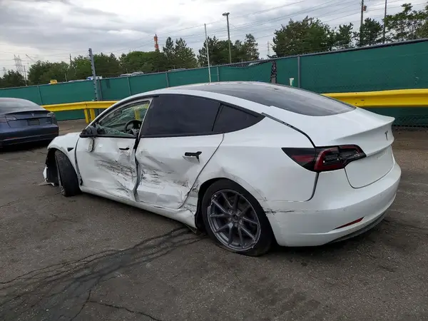 5YJ3E1EAXMF096720 2021 TESLA MODEL 3 - Image 2
