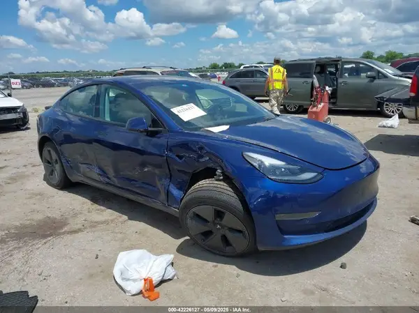 5YJ3E1EAXMF098855 2021 TESLA MODEL 3 - Image 1