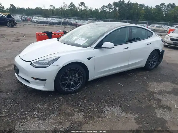5YJ3E1EAXMF838243 2021 TESLA MODEL 3 - Image 2