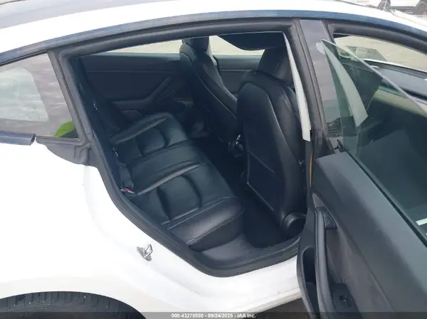 5YJ3E1EAXMF838243 2021 TESLA MODEL 3 - Image 8