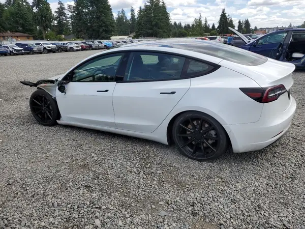 5YJ3E1EAXMF838484 2021 TESLA MODEL 3 - Image 2