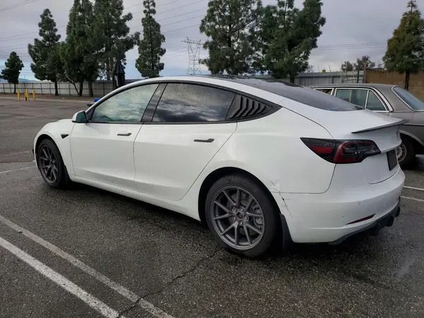5YJ3E1EAXMF867807 2021 TESLA MODEL 3 - Image 2