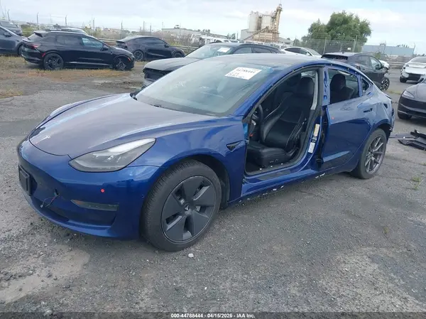 5YJ3E1EAXMF877513 2021 TESLA MODEL 3 - Image 2