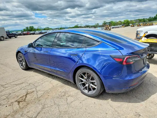 5YJ3E1EAXMF982875 2021 TESLA MODEL 3 - Image 2