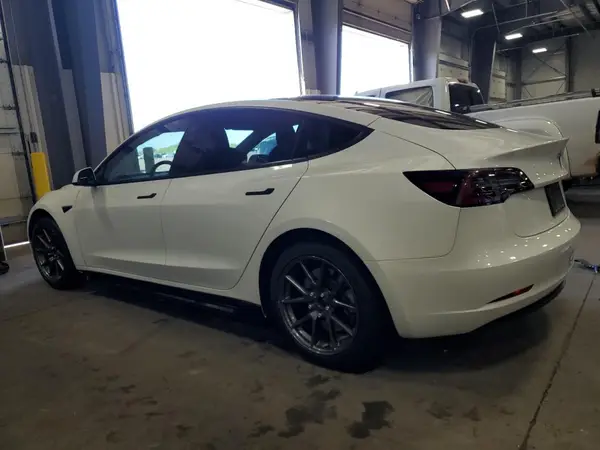5YJ3E1EAXMF991558 2021 TESLA MODEL 3 - Image 2