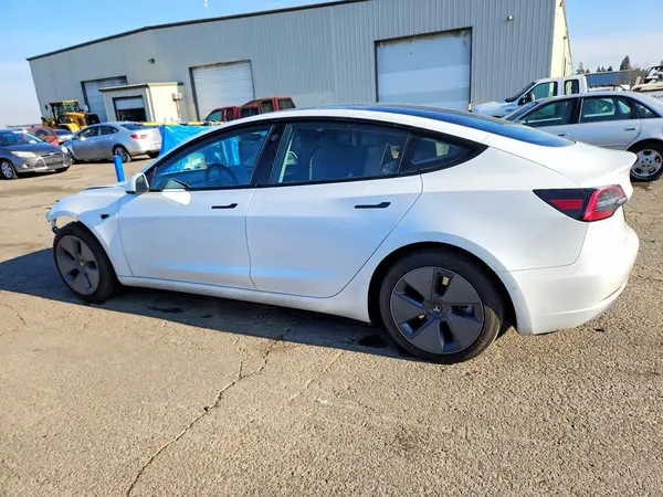 5YJ3E1EAXNF106809 2022 TESLA MODEL 3 - Image 2