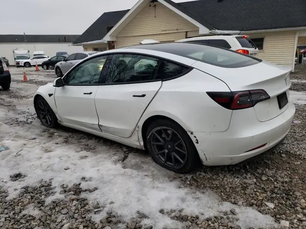 5YJ3E1EAXNF118748 2022 TESLA MODEL 3 - Image 2