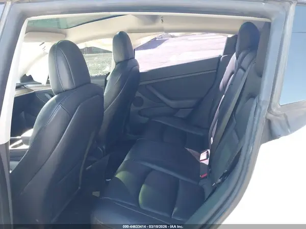 5YJ3E1EAXNF245676 2022 TESLA MODEL 3 - Image 8