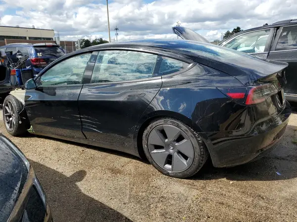 5YJ3E1EAXNF287572 2022 TESLA MODEL 3 - Image 2